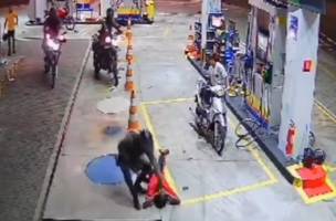 Policiais que estavam nas proximidades prenderam o criminoso em flagrante (Foto: Reprodução)