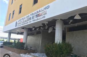 Prédios que foram sede da Justiça do Trabalho estão abandonados . Aí o antigo fórum trabalhista na avenida Miguel Rosa (Foto: Reprodução)