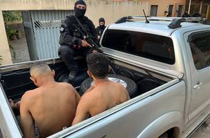 Presos durante a operação na zona Norte (Foto: PCPI)