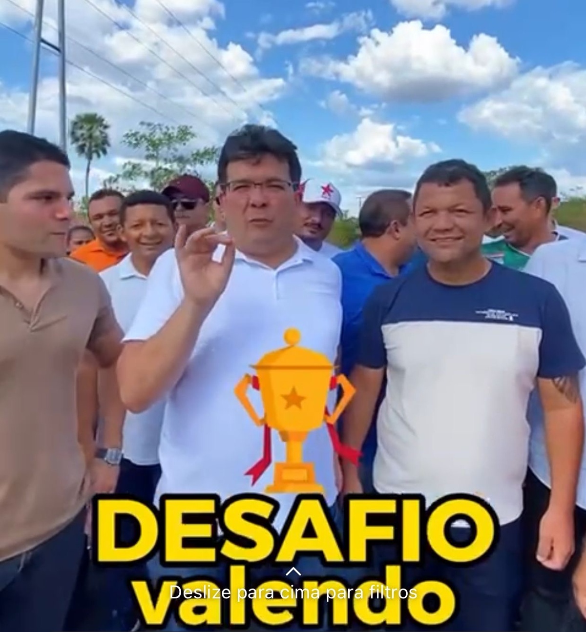 Rafael Fonteles está dando prêmio para quem achar buraco nas estradas que está inaugurando. Não diz o prazo. Mas afinal, não foi ele quem disse que só há buracos porque há estradas?