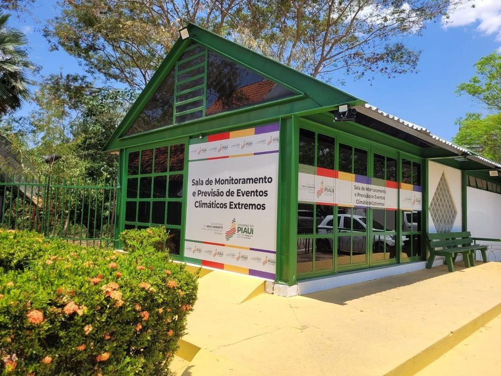 Sala de monitoramento climático da Semarh