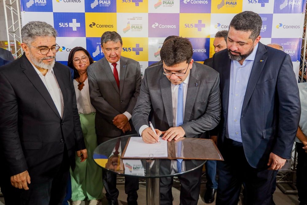 Acordo entre Governo do Piauí e Correios firmam parceria para entregar insumos de saúde e educação.