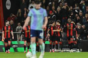 Arsenal jogou com um a menos desde o primeiro tempo e foi derrotado pelo Bournemouth (Foto: AFP)