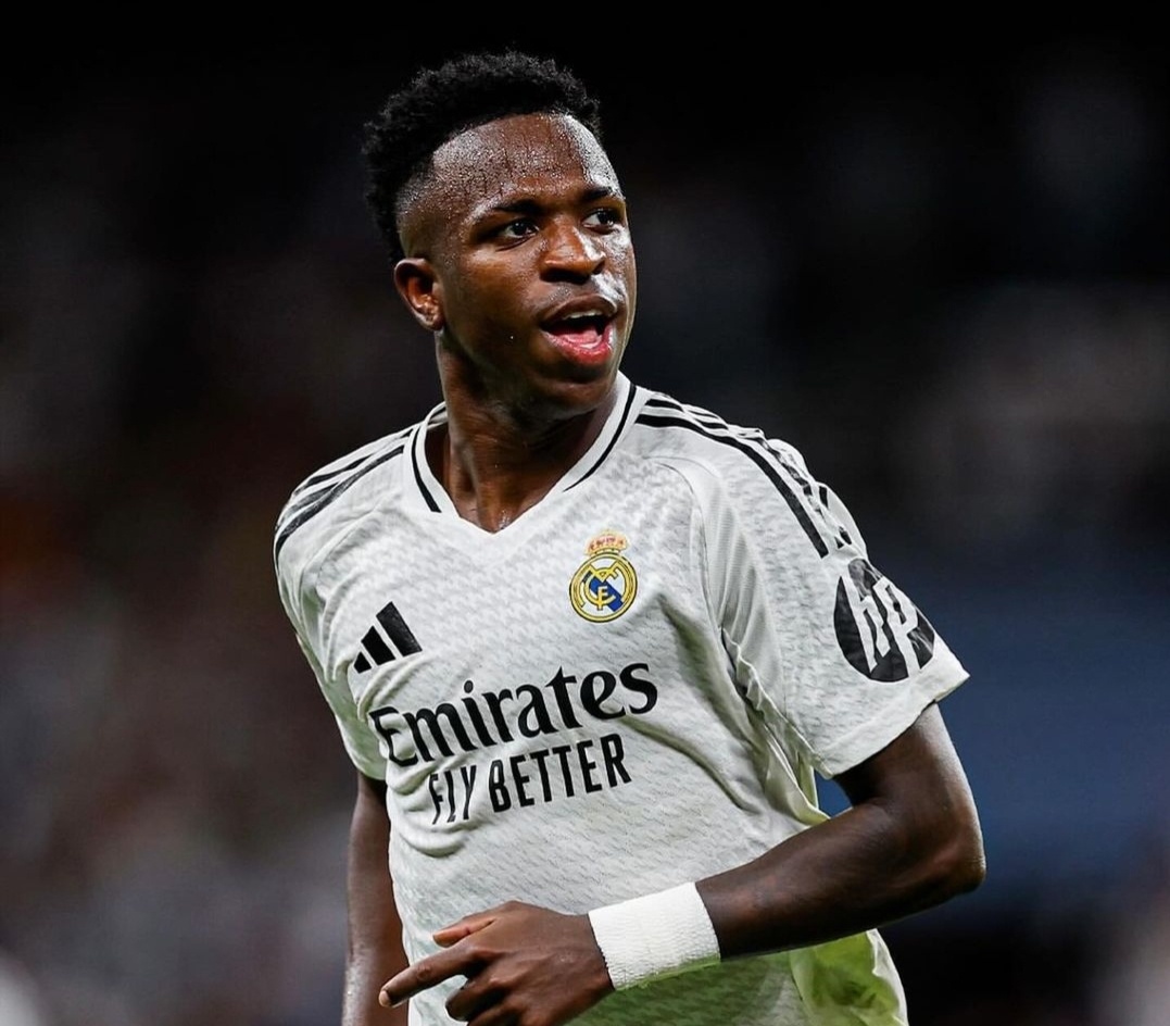 Atacante se lesionou em jogo do Real Madrid e será avaliado para próxima convocação.
