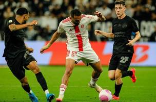 Corinthians e Internacional ficam no empate• FABIANO MARTINS/AGÊNCIA F8/ESTADÃO CONTEÚDO (Foto: • FABIANO MARTINS/AGÊNCIA F8/ESTADÃO CONTEÚDO)