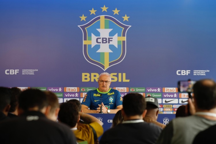 Dorival Junior anuncia escalação da seleção brasileira
