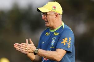 Dorival Júnior em ação durante treino da seleção brasileira (Foto: Rafael Ribeiro / CBF)