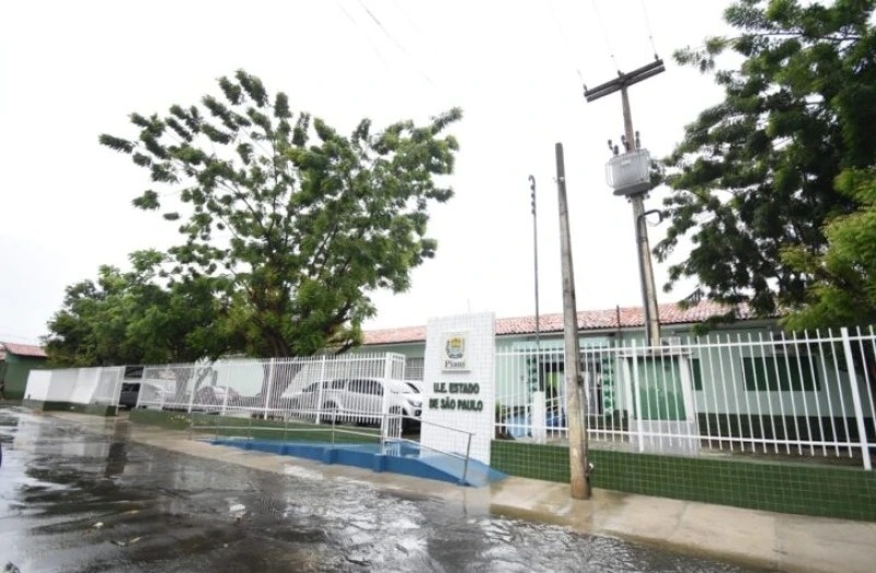 Estudantes apreendidos com arma em escola da zona sul