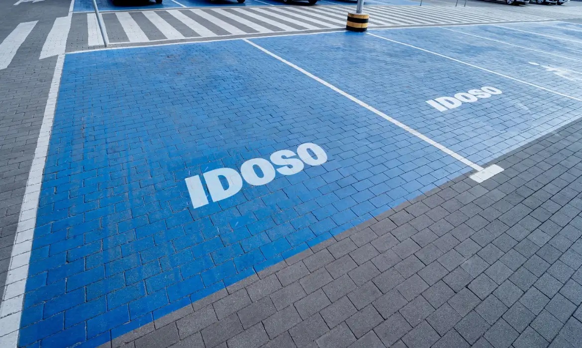 Fiscalização será feita via aplicativo, usando a placa para garantir uso correto das vagas.