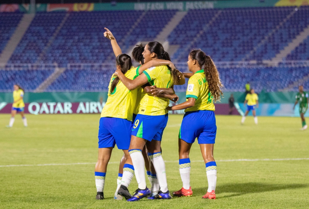 Gol de Juju Harris garante liderança do Grupo D; próxima partida será contra o Japão.