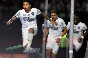 Gregore comemorando gol da vitória do Botafogo sobre o Red Bul Bragantino (Foto: Vítor Silva/Botafogo)