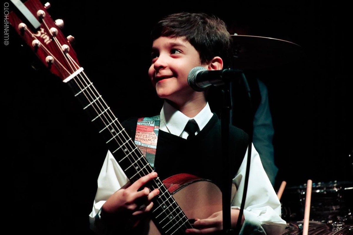 Gustavo Saldanha, de 11 anos, tenta encontro com McCartney que faz shows no Brasil.