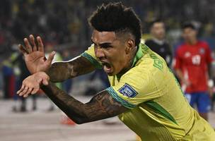 Igor Jesus comemora o gol que marcou em sua estreia pela Seleção Brasileira• Reprodução/X Conmebol (Foto: • Reprodução/X Conmebol)