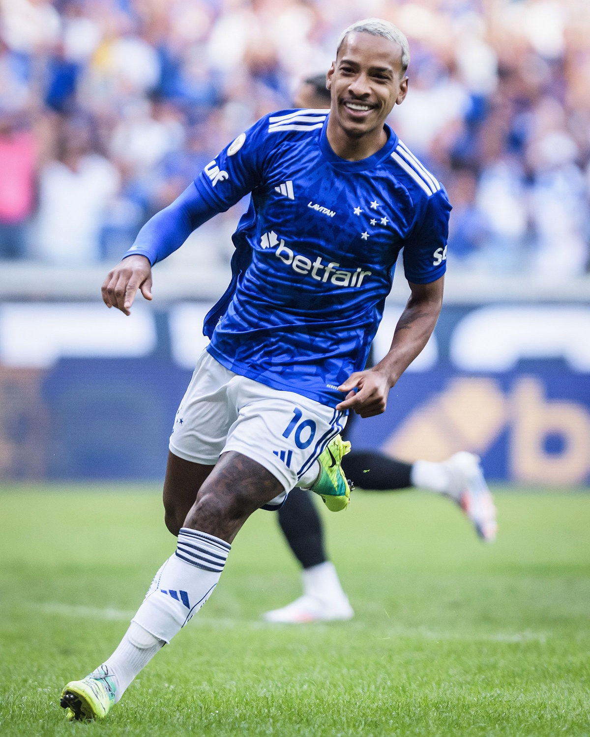 Meio-campista do Cruzeiro reforça a equipe para confronto contra o Peru em Brasília.