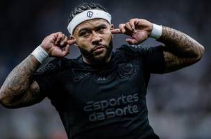 Memphis Depay comemora seu primeiro gol com a camisa do Corinthians• Rômulo MagalhÃes/Código19/Gazeta Press (Foto: • Rômulo MagalhÃes/Código19/Gazeta Press)