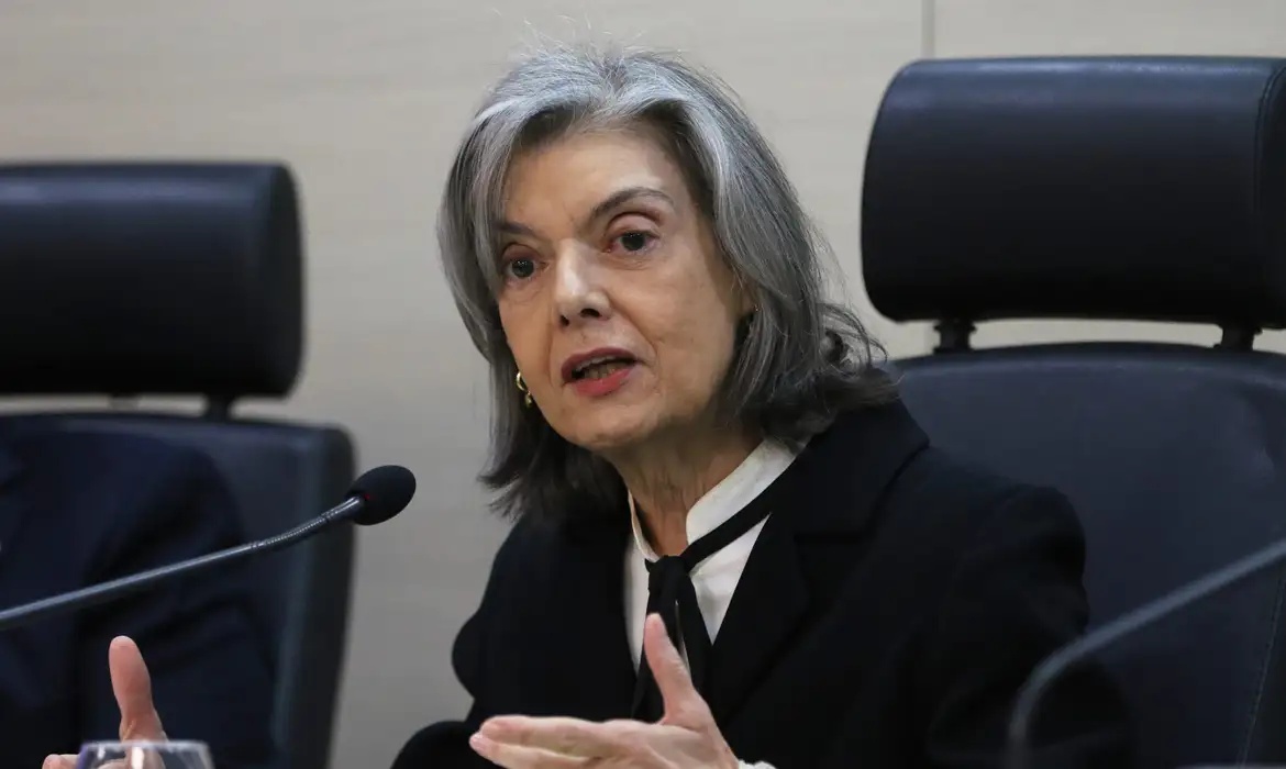 Ministra conclama eleitores
