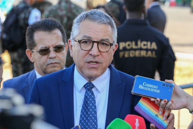 Ministro Alexandre Padilha pede foco na pauta econômica e regulamentação até dezembro.