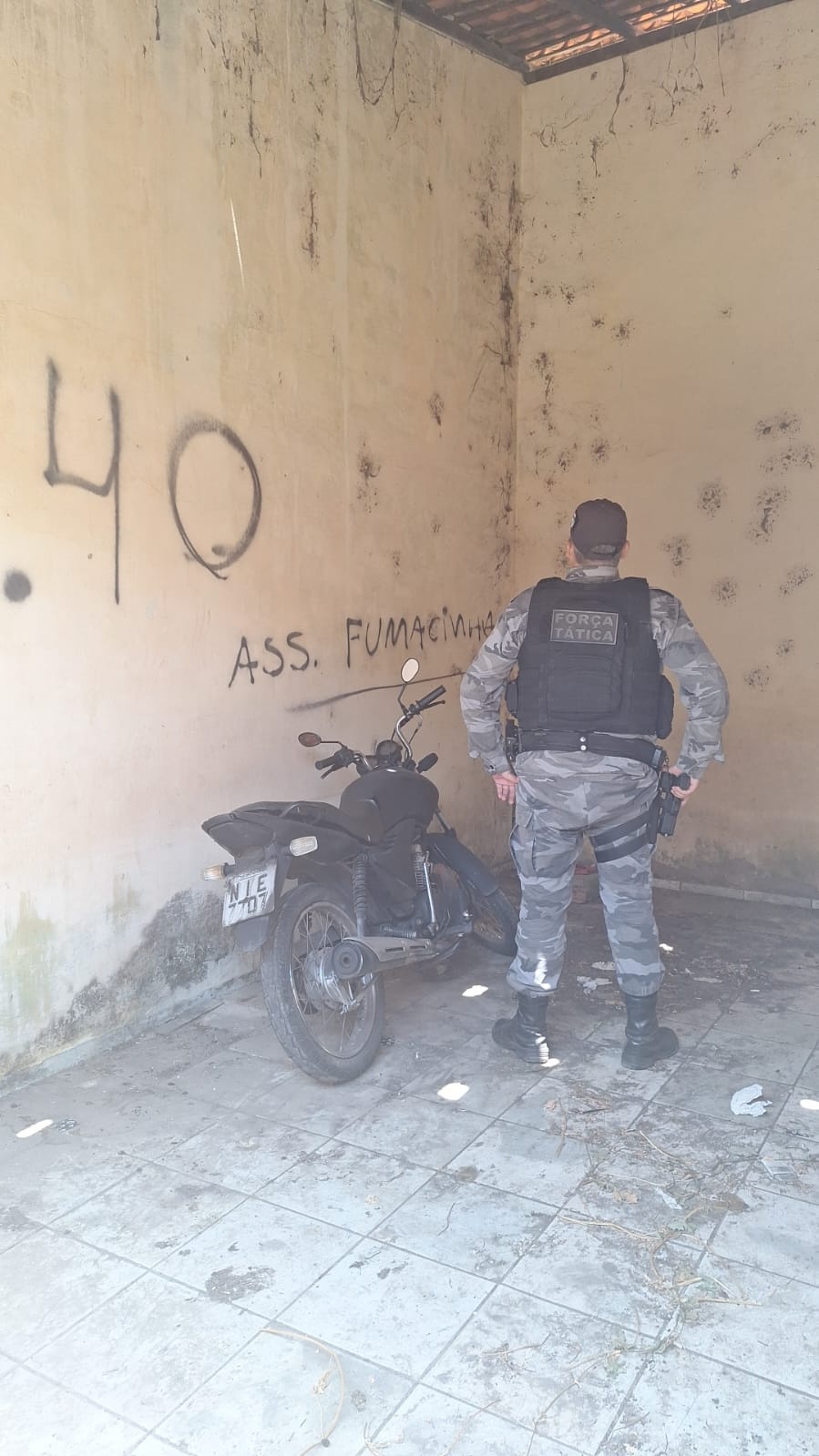 Moto foi encontrada em casa abandonada no Conjunto Manoel Evangelista, em Teresina.