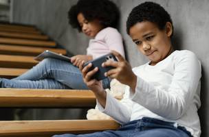 Pesquisa revela que 30% de jovens enfrentam ofensas na internet no Brasil. (Foto: Reprodução/Freepik/Imagem ilustrativa)