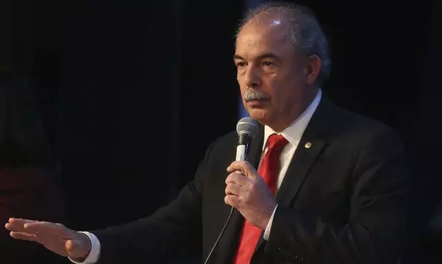 Presidente do BNDES destaca crescimento econômico e satisfação popular como bases.