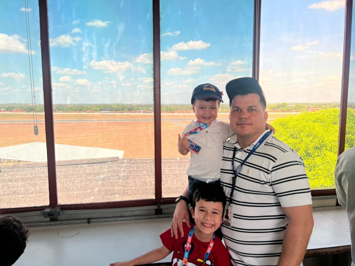 Rafael Maia e os filhos que conheceram as dependências do aeroporto