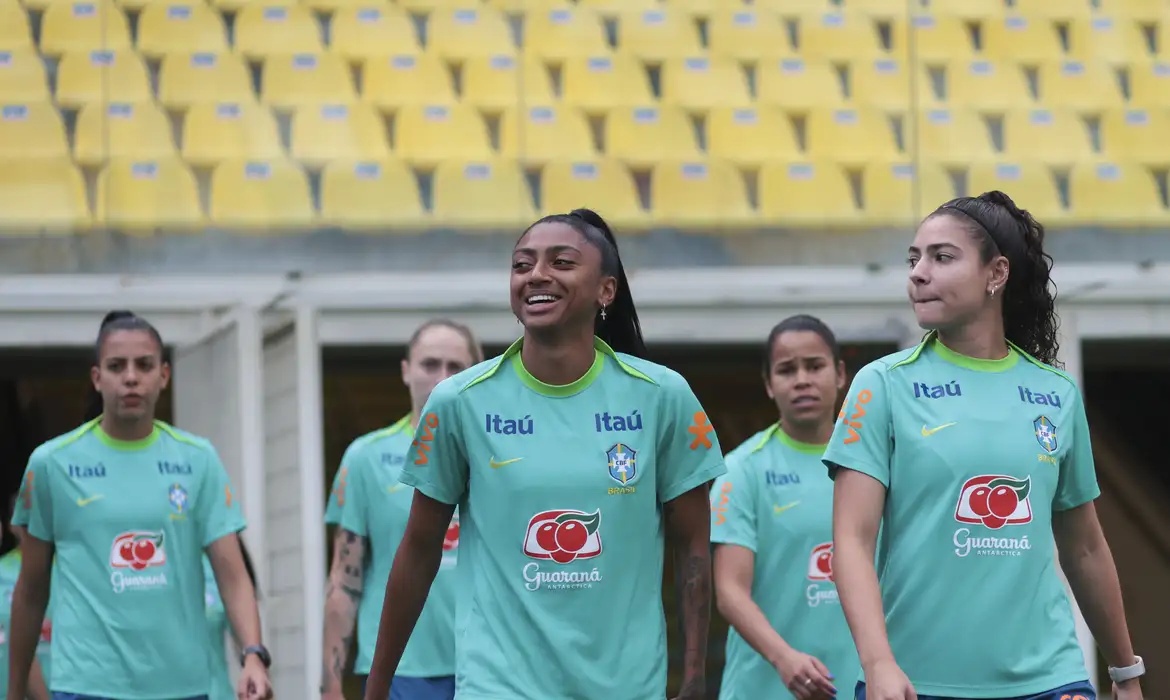 Seleção feminina se prepara para amistoso contra a Colombia