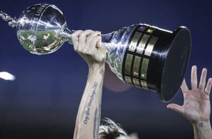 Troféu da Copa Libertadores da América Feminina• Reprodução/Instagram Libertadores Feminina (Foto: • Reprodução/Instagram Libertadores Feminina)