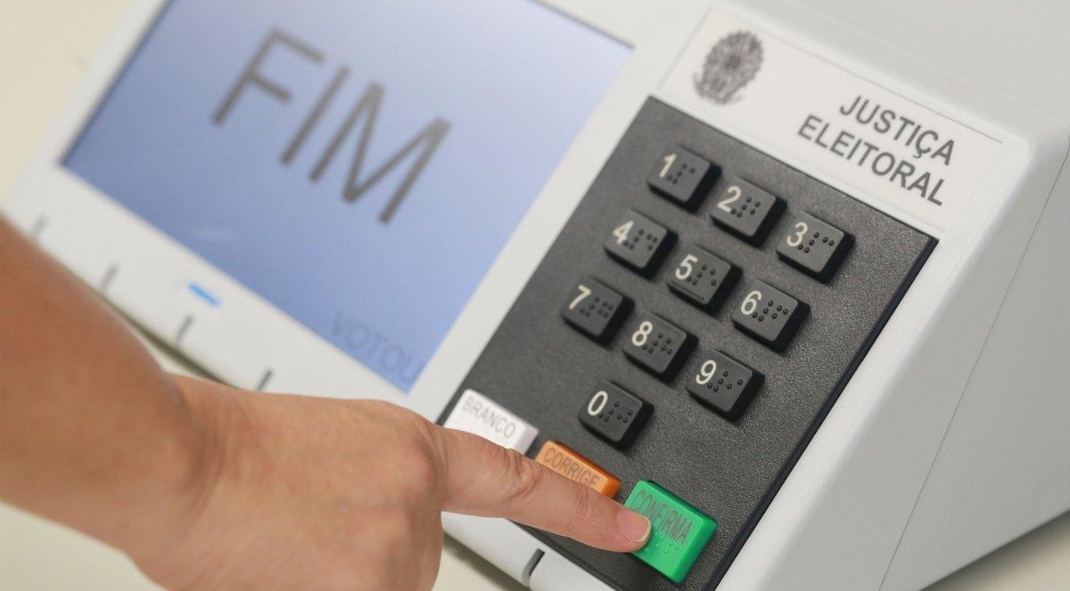 Urna eletrônica utilizada nas eleições brasileiras• TSE