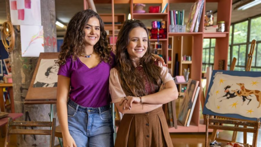 Além de Carrossel, Maisa e Larissa Manoela contracenaram juntos na série “De volta aos 15", da Netflix