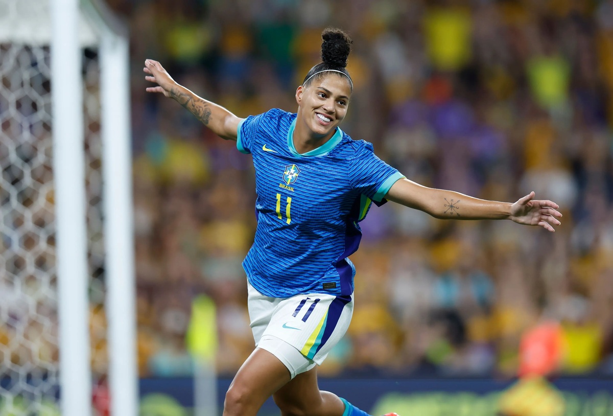 Amanda Gutierres marcou dois gols na vitória sobre a Austrália.