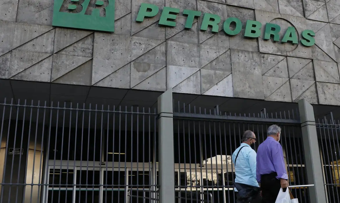 aprova pagamento de R$ 20 bilhões aos acionistas