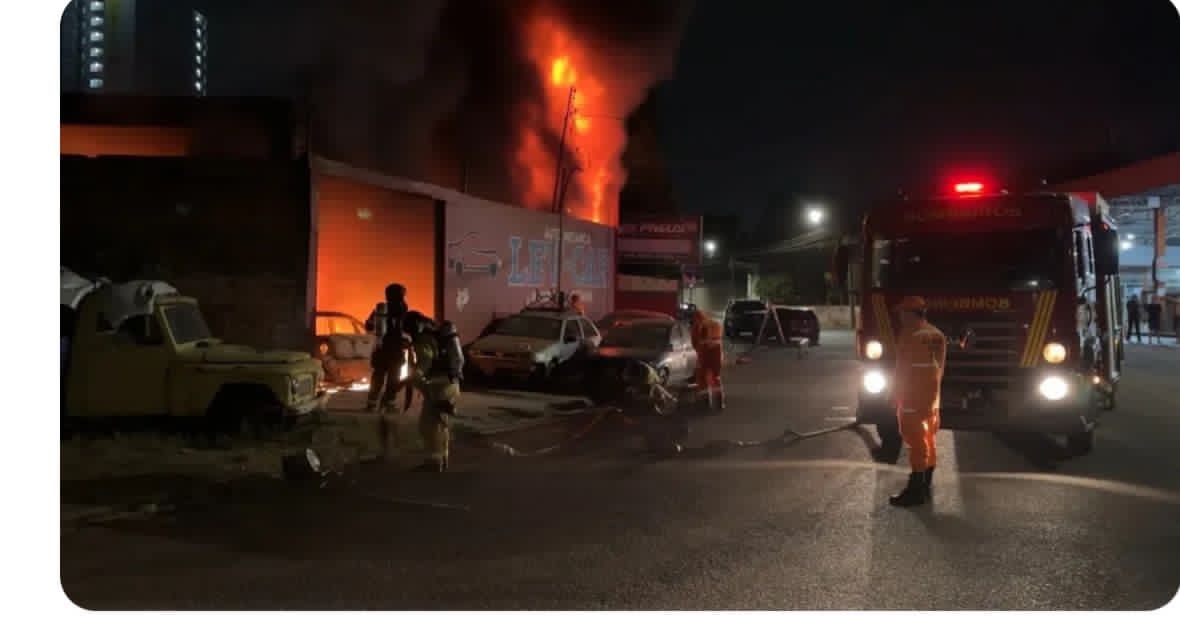 Cinco carros destruidos em incêndio em Teresina
