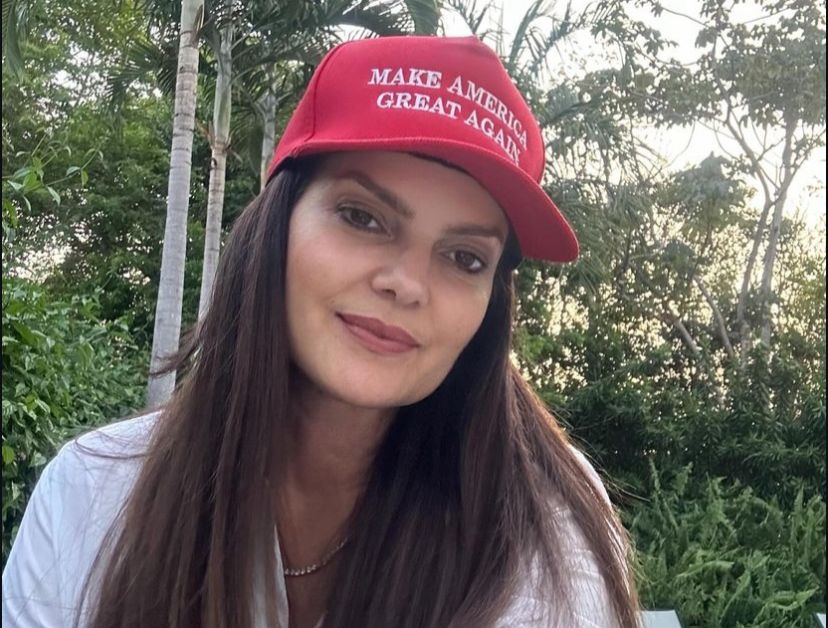 Em Teresina, Piauí, Iracema Portella comemora vitória de Trump com o famoso boné