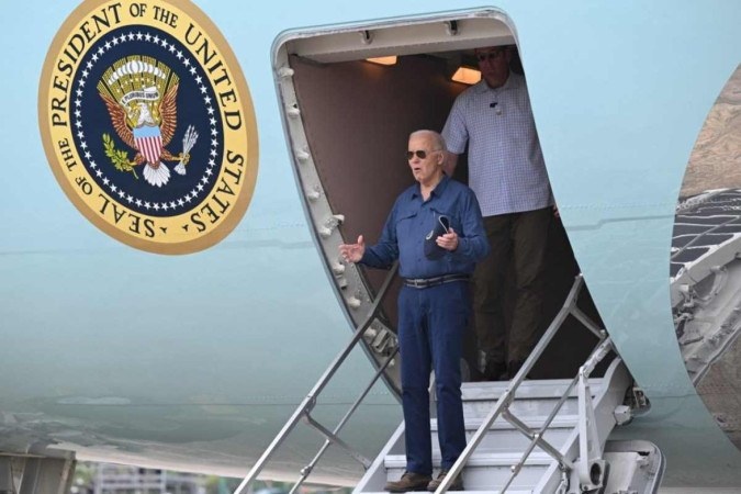 Joe Biden desembarcando em Manaus