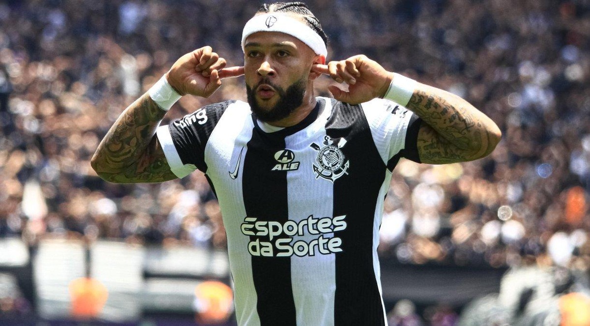 Memphis Depay marcou o primeiro gol do duelo entre Corinthians e Cruzeiro• Reprodução/Brasileirão