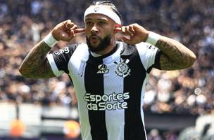 Memphis Depay marcou o primeiro gol do duelo entre Corinthians e Cruzeiro• Reprodução/Brasileirão (Foto: Reprodução/Brasileirão)