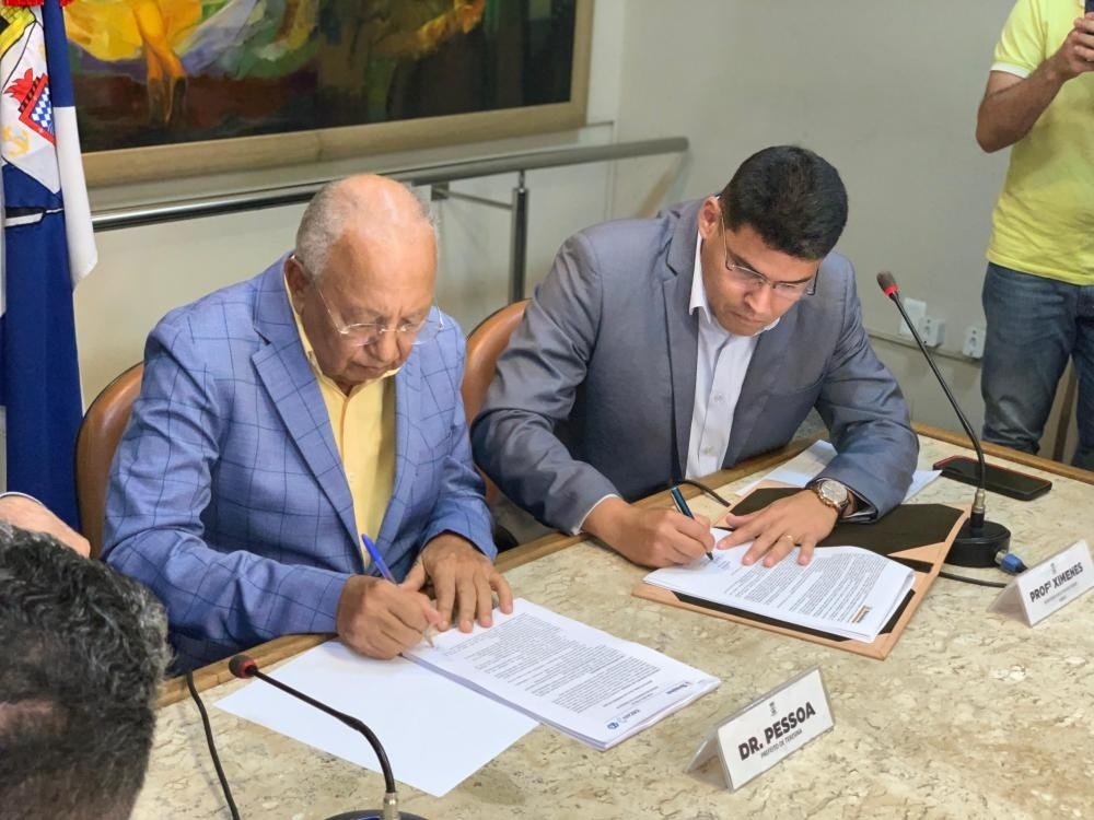 o certame ofereceu 997 vagas sendo 611 para professor