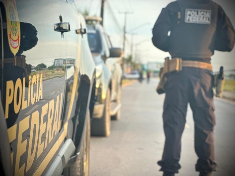 Operação Ouroboros cumpre mandados de prisão e busca para impedir crimes financeiros.