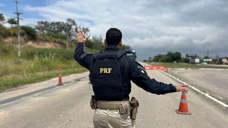 Polícia Rodoviária Federal (PRF) vai atuar especialmente na BR-116 (Rodovia Presidente Dutra) e na BR-040 (Rio-Petrópolis)• PRF/Divulgação