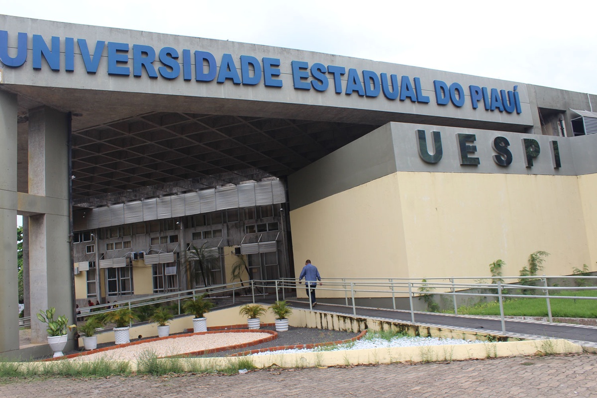 Uespi abre 439 vagas para diversos cursos d