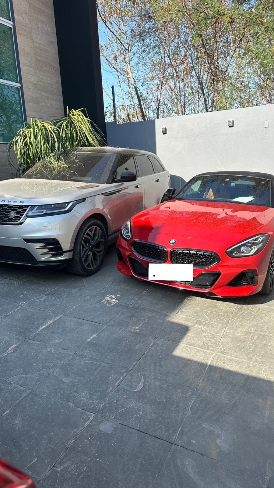 Veículos de luxo apreendidos durante a ação