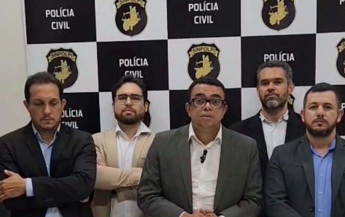 Aqui os dirigentes do Sinpolpi. Ameaçando greve. Ameaçando….