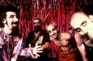 Banda System of a Down no material de divulgação do álbum "System Of A Down"• Bob Berg (Foto: • Bob Berg)