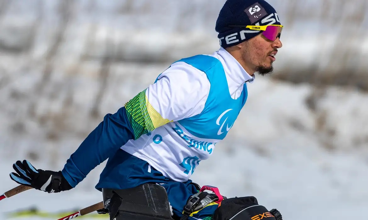 chega ao terceiro ouro na Copa do Mundo de Para Ski