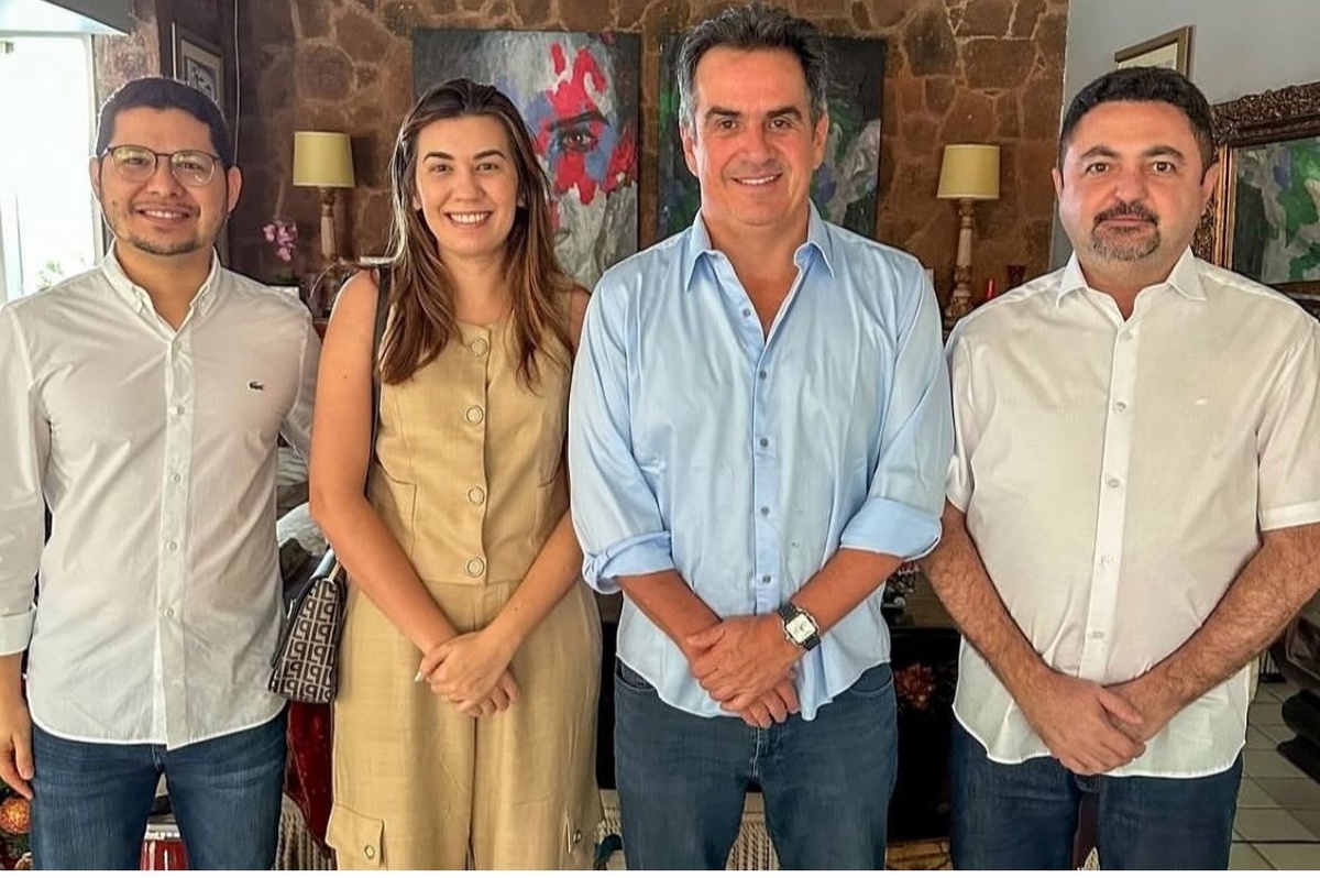 Ciro em contato com prefeitos eleitos