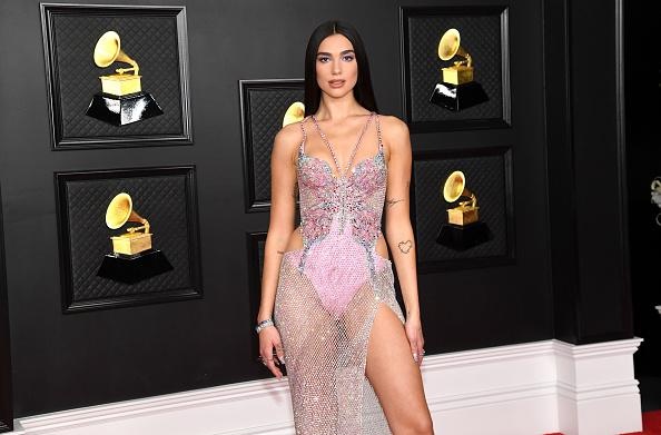 Dua Lipa comparece ao 63º Prêmio Grammy, no Centro de Convenções de Los Angeles, 14 de março de 2021• Foto: Kevin Mazur / Getty Images para The Recording Academy