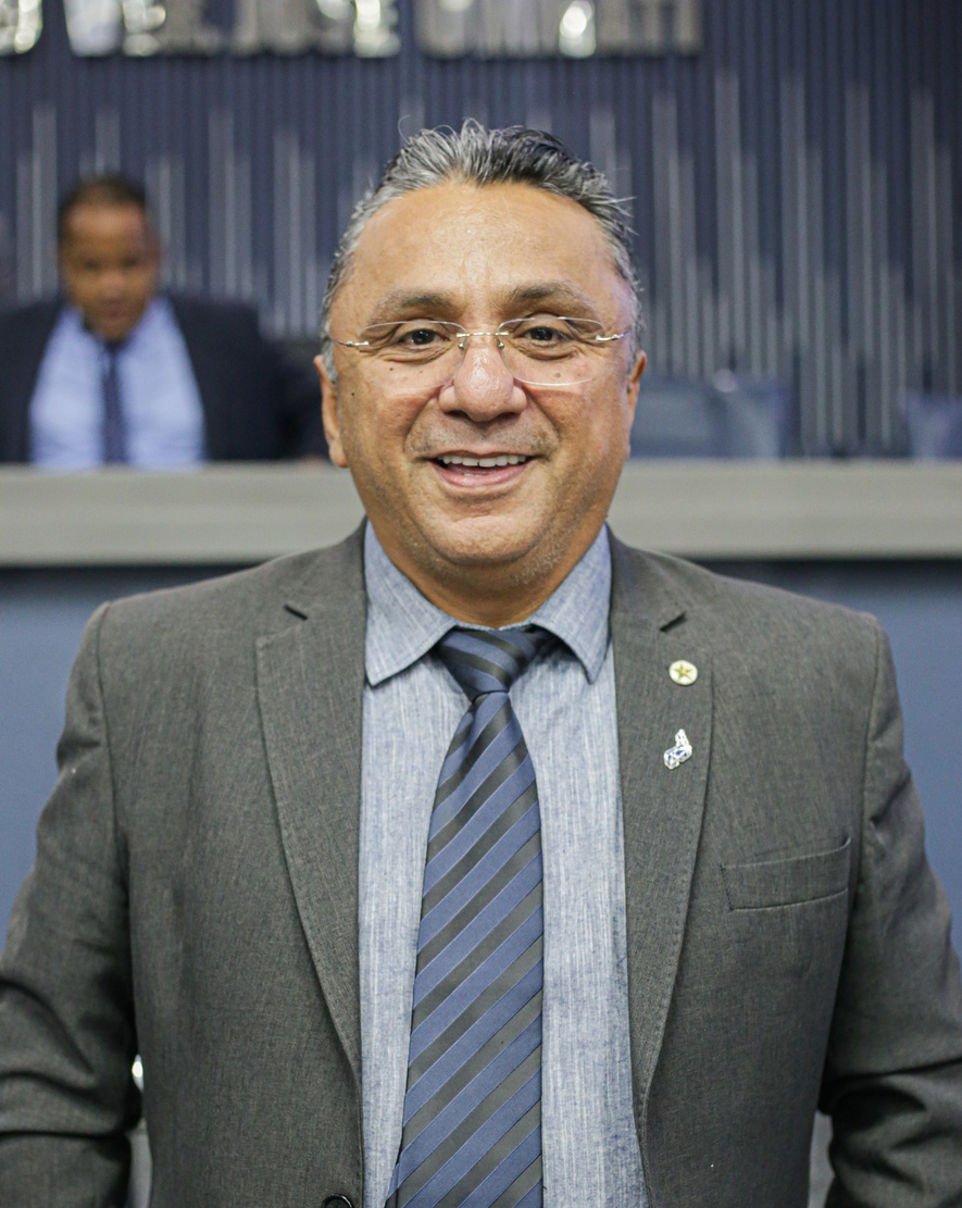 Dudu da Trindade foi autor do projeto que deu o nome de Francisco Junior. Mas ficou calado, agora.
