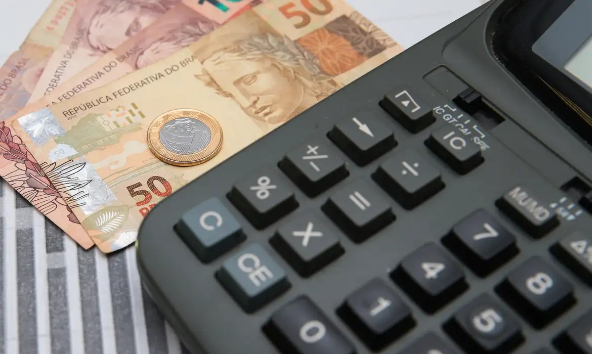 eleva previsão da inflação de 4,63% para 4,71%