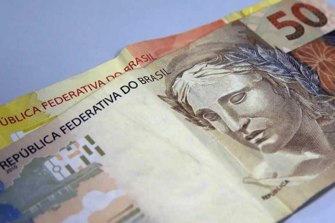 Empresas brasileiras acumulam R$ 156,1 bilhões em dívidas em outubro de 2024, aponta Serasa.