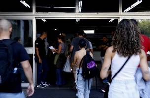 Envio dos documentos comprobatórios (Foto: Tânia Rêgo/Agência Brasil)